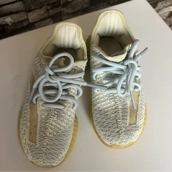 Yeezy Boost 350 V2 Lundmark Kids size 11.5