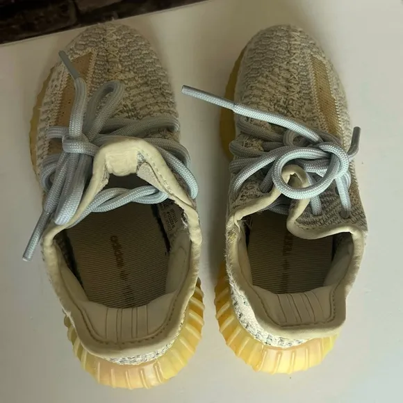 Yeezy Boost 350 V2 Lundmark Kids size 11.5