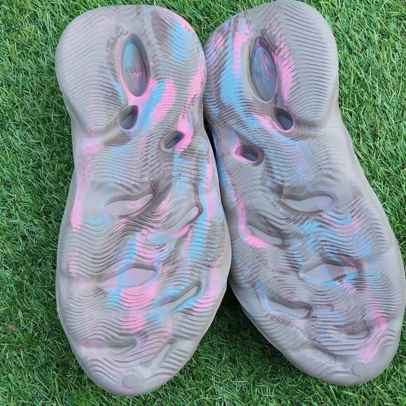 YEEZY FOAM RUNNERS - Mens Slippers - SIZE 8