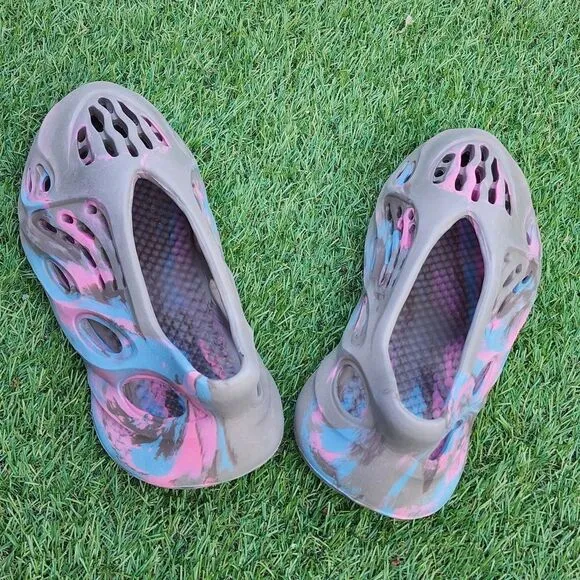 YEEZY FOAM RUNNERS - Mens Slippers - SIZE 8