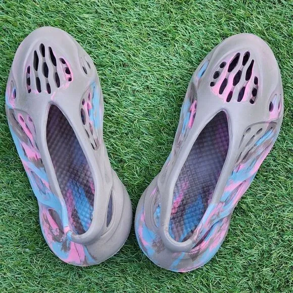 YEEZY FOAM RUNNERS - Mens Slippers - SIZE 8