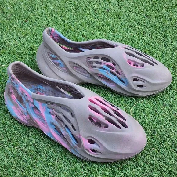 YEEZY FOAM RUNNERS - Mens Slippers - SIZE 8