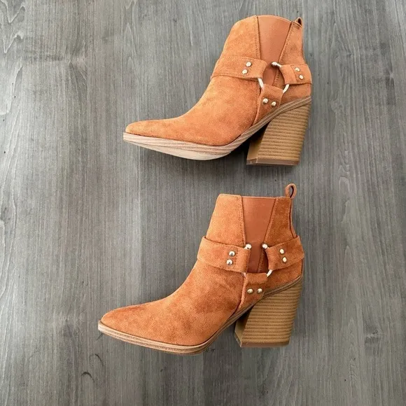YOKI Muriel Women suede Western ankle boots cowgirl booties NWT Size 6.5