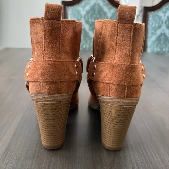 YOKI Muriel Women suede Western ankle boots cowgirl booties NWT Size 6.5