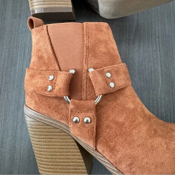 YOKI Muriel Women suede Western ankle boots cowgirl booties NWT Size 6.5