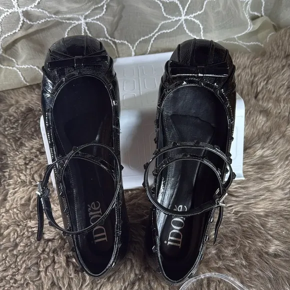 (Z2) Idoré patent leather mary janes style shoes, size 10B