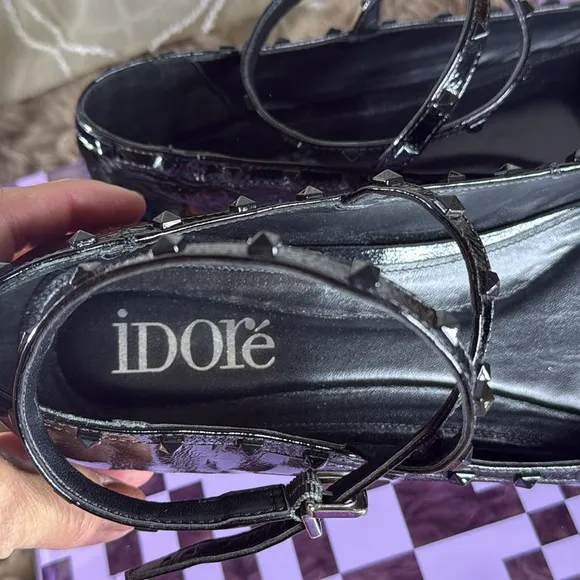 (Z2) Idoré patent leather mary janes style shoes, size 10B