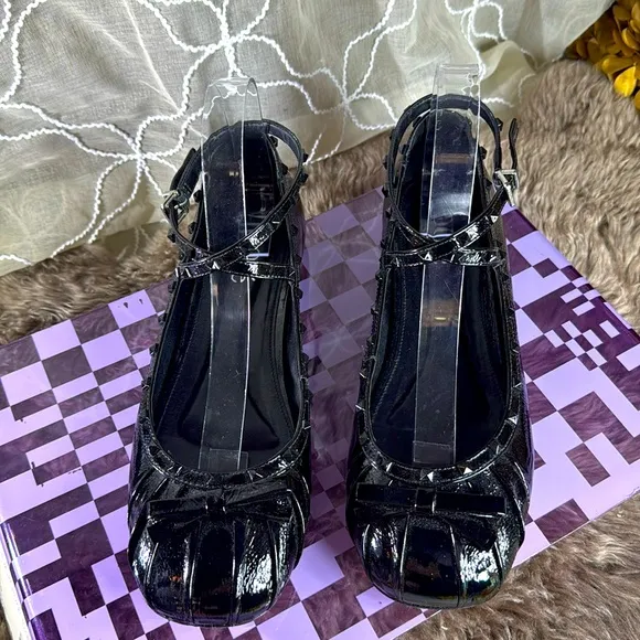 (Z2) Idoré patent leather mary janes style shoes, size 10B