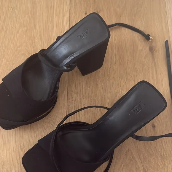 Zara Black Platform Sandals with Chunky Heel